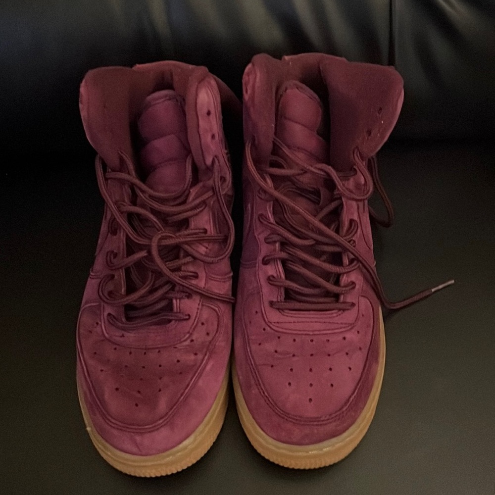 High top nikes size 7Y (big kids)